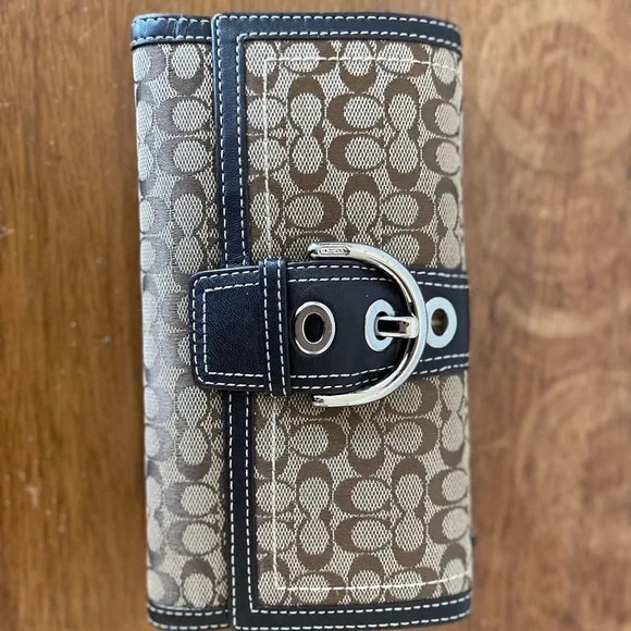 Coach - Picture 2 of 3